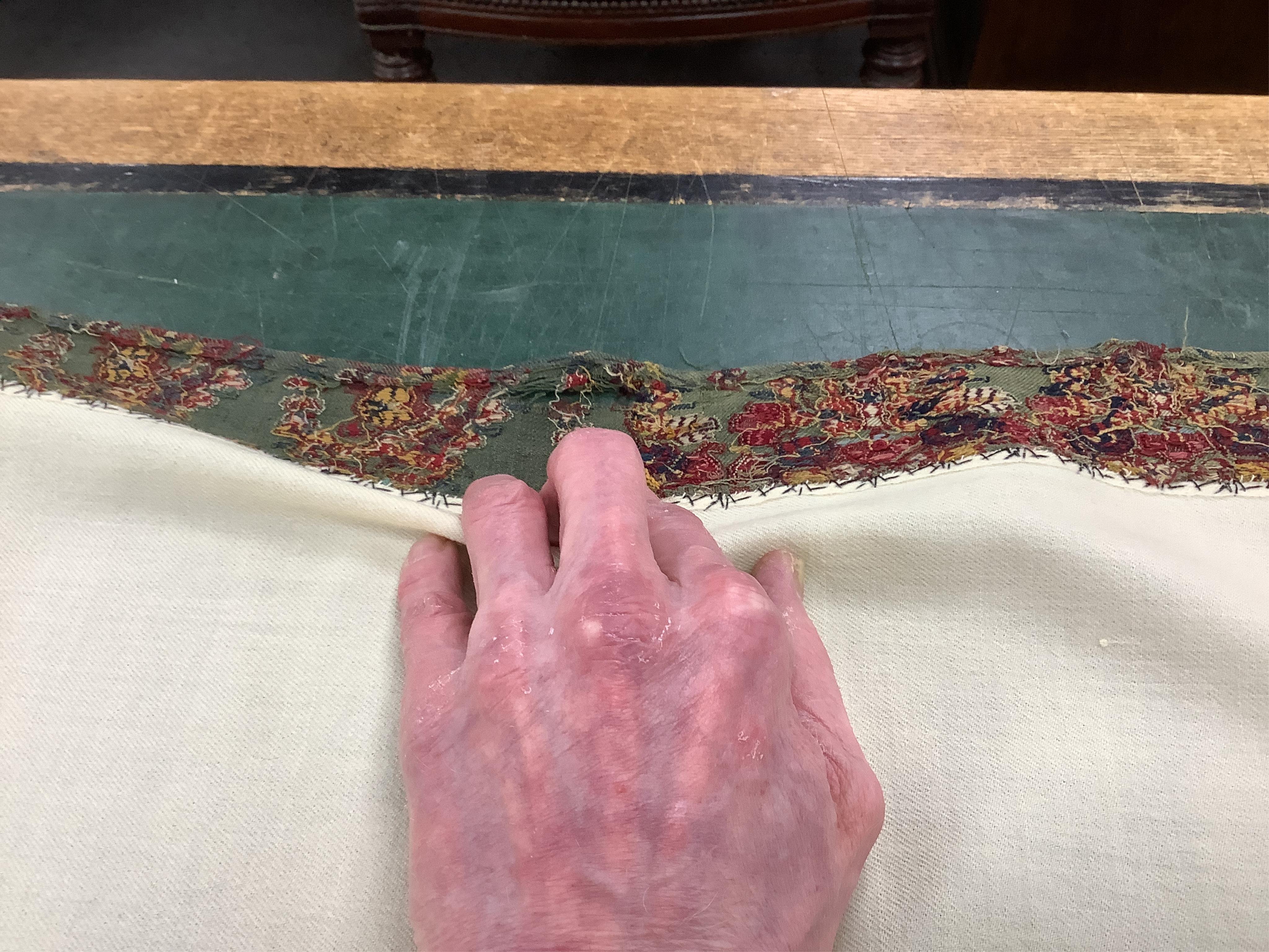 A cream pashmina shawl with woven Paisley ends, 223x104cm